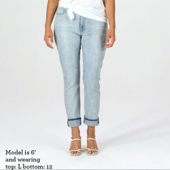 CAbi Higher High Rise Straight Leg Ice Blue Classic Jeans #5883 - Size 4 - Picture 1 of 13